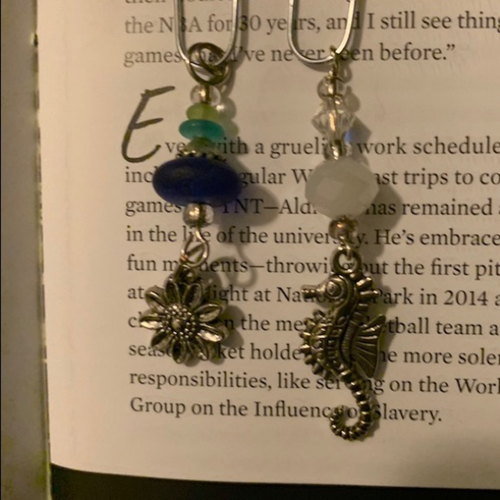 VACATION HOLD Sea glass paperclip with charms